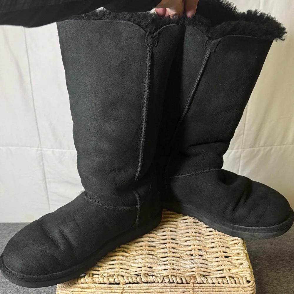 UGG Black‎ Tall Button Shearling Lined Boots Womens Size 8